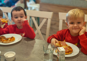 Mikołajkowe warsztaty robienia pizzy w grupie II i spotkanie ze Świętym Mikołajem