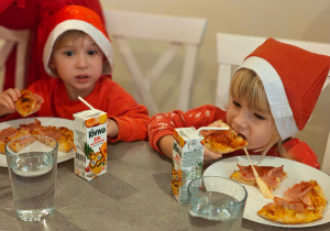 Mikołajkowe warsztaty robienia pizzy w grupie II i spotkanie ze Świętym Mikołajem