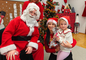 Mikołajkowe warsztaty robienia pizzy w grupie II i spotkanie ze Świętym Mikołajem