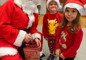 Mikołajkowe warsztaty robienia pizzy w grupie II i spotkanie ze Świętym Mikołajem