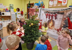 Magia Świąt zaczyna się tam, gdzie tworzy się coś razem - pierniczki … rodzinne warsztaty Mikołajkowe w grupie X