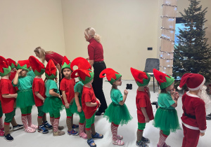 Magia Świąt zaczyna się tam, gdzie tworzy się coś razem … Mikołajki i rodzinne warsztaty dekorowania pierników w grupie X