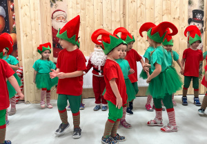 Magia Świąt zaczyna się tam, gdzie tworzy się coś razem … Mikołajki i rodzinne warsztaty dekorowania pierników w grupie X