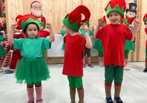 Magia Świąt zaczyna się tam, gdzie tworzy się coś razem … Mikołajki i rodzinne warsztaty dekorowania pierników w grupie X