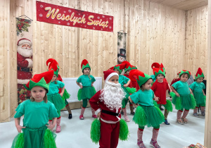 Magia Świąt zaczyna się tam, gdzie tworzy się coś razem … Mikołajki i rodzinne warsztaty dekorowania pierników w grupie X