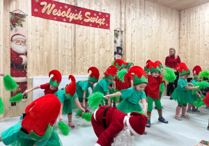 Magia Świąt zaczyna się tam, gdzie tworzy się coś razem … Mikołajki i rodzinne warsztaty dekorowania pierników w grupie X
