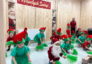 Magia Świąt zaczyna się tam, gdzie tworzy się coś razem … Mikołajki i rodzinne warsztaty dekorowania pierników w grupie X