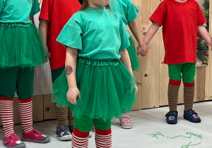 Magia Świąt zaczyna się tam, gdzie tworzy się coś razem … Mikołajki i rodzinne warsztaty dekorowania pierników w grupie X