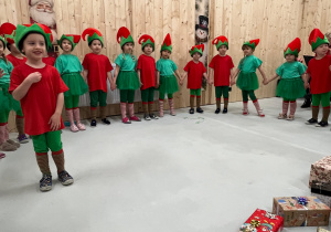 Magia Świąt zaczyna się tam, gdzie tworzy się coś razem … Mikołajki i rodzinne warsztaty dekorowania pierników w grupie X