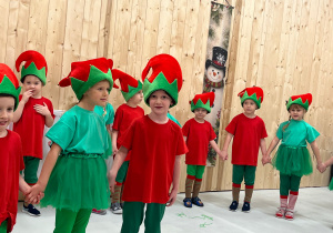 Magia Świąt zaczyna się tam, gdzie tworzy się coś razem … Mikołajki i rodzinne warsztaty dekorowania pierników w grupie X