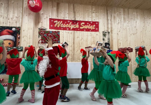 Magia Świąt zaczyna się tam, gdzie tworzy się coś razem … Mikołajki i rodzinne warsztaty dekorowania pierników w grupie X