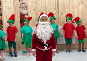 Magia Świąt zaczyna się tam, gdzie tworzy się coś razem … Mikołajki i rodzinne warsztaty dekorowania pierników w grupie X