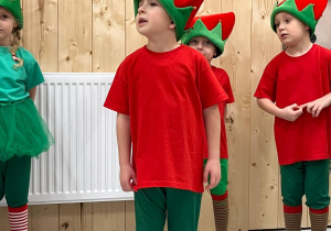 Magia Świąt zaczyna się tam, gdzie tworzy się coś razem … Mikołajki i rodzinne warsztaty dekorowania pierników w grupie X