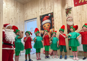 Magia Świąt zaczyna się tam, gdzie tworzy się coś razem … Mikołajki i rodzinne warsztaty dekorowania pierników w grupie X