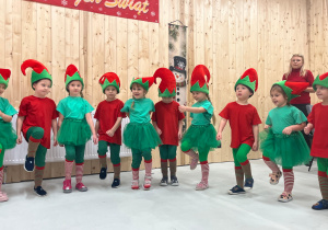 Magia Świąt zaczyna się tam, gdzie tworzy się coś razem … Mikołajki i rodzinne warsztaty dekorowania pierników w grupie X