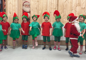 Magia Świąt zaczyna się tam, gdzie tworzy się coś razem … Mikołajki i rodzinne warsztaty dekorowania pierników w grupie X