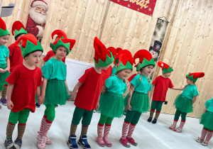 Magia Świąt zaczyna się tam, gdzie tworzy się coś razem … Mikołajki i rodzinne warsztaty dekorowania pierników w grupie X