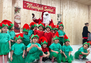 Magia Świąt zaczyna się tam, gdzie tworzy się coś razem … Mikołajki i rodzinne warsztaty dekorowania pierników w grupie X