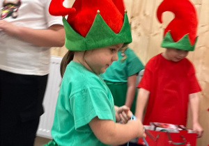 Magia Świąt zaczyna się tam, gdzie tworzy się coś razem … Mikołajki i rodzinne warsztaty dekorowania pierników w grupie X