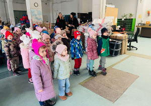 Przedszkolaki listy piszą…do Mikołaja- czyli świąteczna wycieczka na pocztę w ramach preorientacji zawodowej w gr. XI i XII