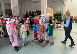 Przedszkolaki listy piszą…do Mikołaja- czyli świąteczna wycieczka na pocztę w ramach preorientacji zawodowej w gr. XI i XII