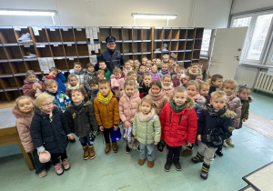 Przedszkolaki listy piszą…do Mikołaja- czyli świąteczna wycieczka na pocztę w ramach preorientacji zawodowej w gr. XI i XII