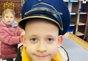 Przedszkolaki listy piszą…do Mikołaja- czyli świąteczna wycieczka na pocztę w ramach preorientacji zawodowej w gr. XI i XII