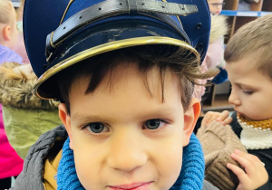 Przedszkolaki listy piszą…do Mikołaja- czyli świąteczna wycieczka na pocztę w ramach preorientacji zawodowej w gr. XI i XII