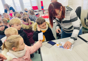 Przedszkolaki listy piszą…do Mikołaja- czyli świąteczna wycieczka na pocztę w ramach preorientacji zawodowej w gr. XI i XII