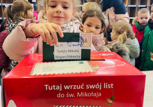 Przedszkolaki listy piszą…do Mikołaja- czyli świąteczna wycieczka na pocztę w ramach preorientacji zawodowej w gr. XI i XII