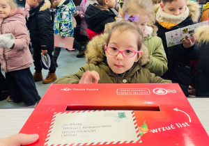 Przedszkolaki listy piszą…do Mikołaja- czyli świąteczna wycieczka na pocztę w ramach preorientacji zawodowej w gr. XI i XII