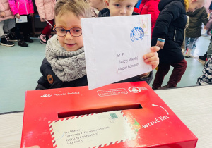 Przedszkolaki listy piszą…do Mikołaja- czyli świąteczna wycieczka na pocztę w ramach preorientacji zawodowej w gr. XI i XII