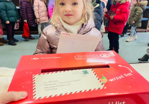 Przedszkolaki listy piszą…do Mikołaja- czyli świąteczna wycieczka na pocztę w ramach preorientacji zawodowej w gr. XI i XII