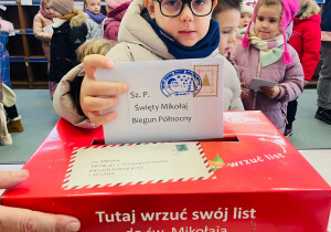 Przedszkolaki listy piszą…do Mikołaja- czyli świąteczna wycieczka na pocztę w ramach preorientacji zawodowej w gr. XI i XII