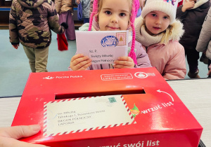 Przedszkolaki listy piszą…do Mikołaja- czyli świąteczna wycieczka na pocztę w ramach preorientacji zawodowej w gr. XI i XII