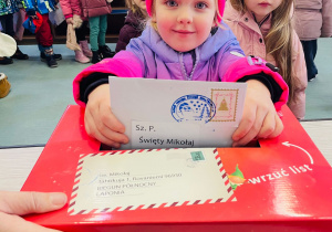 Przedszkolaki listy piszą…do Mikołaja- czyli świąteczna wycieczka na pocztę w ramach preorientacji zawodowej w gr. XI i XII