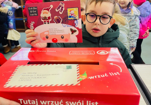 Przedszkolaki listy piszą…do Mikołaja- czyli świąteczna wycieczka na pocztę w ramach preorientacji zawodowej w gr. XI i XII