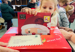 Przedszkolaki listy piszą…do Mikołaja- czyli świąteczna wycieczka na pocztę w ramach preorientacji zawodowej w gr. XI i XII