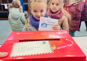 Przedszkolaki listy piszą…do Mikołaja- czyli świąteczna wycieczka na pocztę w ramach preorientacji zawodowej w gr. XI i XII