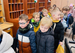 Przedszkolaki listy piszą…do Mikołaja- czyli świąteczna wycieczka na pocztę w ramach preorientacji zawodowej w gr. XI i XII