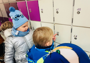 Przedszkolaki listy piszą…do Mikołaja- czyli świąteczna wycieczka na pocztę w ramach preorientacji zawodowej w gr. XI i XII