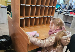 Przedszkolaki listy piszą…do Mikołaja- czyli świąteczna wycieczka na pocztę w ramach preorientacji zawodowej w gr. XI i XII