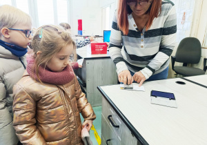 Przedszkolaki listy piszą…do Mikołaja- czyli świąteczna wycieczka na pocztę w ramach preorientacji zawodowej w gr. XI i XII