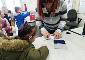 Przedszkolaki listy piszą…do Mikołaja- czyli świąteczna wycieczka na pocztę w ramach preorientacji zawodowej w gr. XI i XII