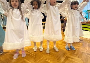 „Lulajże Jezuniu” - jasełka bożonarodzeniowe w grupa V