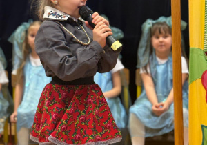 „Lulajże Jezuniu” - jasełka bożonarodzeniowe w grupa V