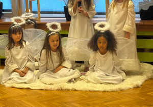 „Lulajże Jezuniu” - jasełka bożonarodzeniowe w grupa V