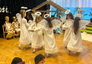 „Lulajże Jezuniu” - jasełka bożonarodzeniowe w grupa V