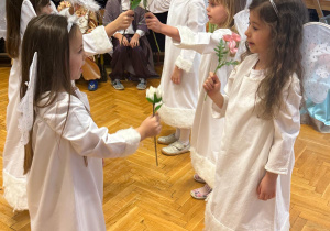 „Lulajże Jezuniu” - jasełka bożonarodzeniowe w grupa V