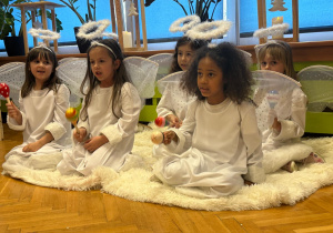 „Lulajże Jezuniu” - jasełka bożonarodzeniowe w grupa V